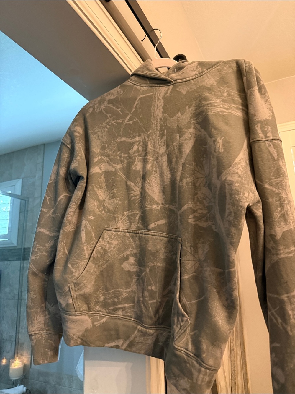 Hollister Camo Pattern Pullover Hoodie in Olive Green size small